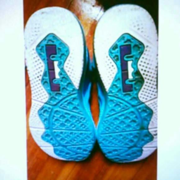 NIKE AIR MAX LEBRON IX(9) LOW "HORNETS" MENS 8 - Picture 4 of 4