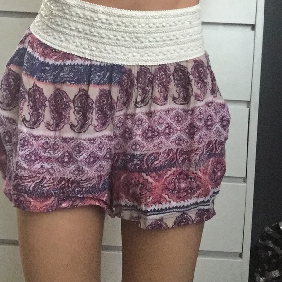 Adorable Pacsun shorts. Very hipster style 💕💕