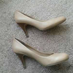 BCBGeneration heeled pumps