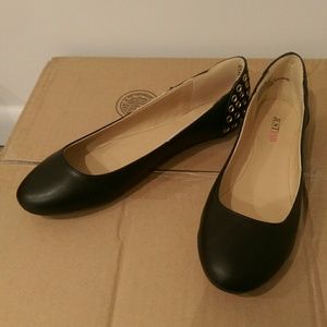 Black ballet flats