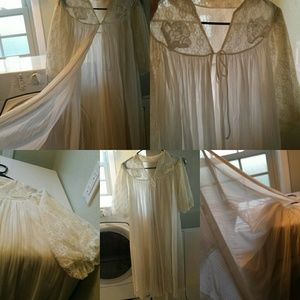 Vintage peignoir robe