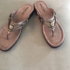 Minnetonka leather flip flops--size 7