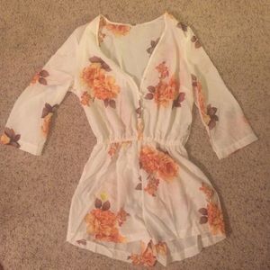 Silly cream/white orange floral romper