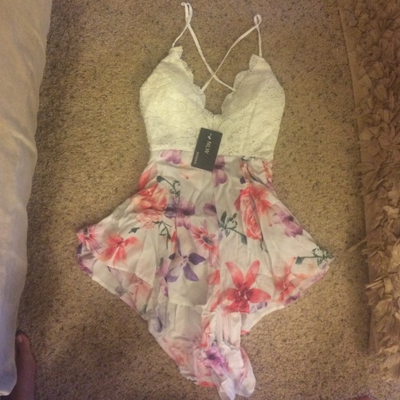 Backless lace&floral romper