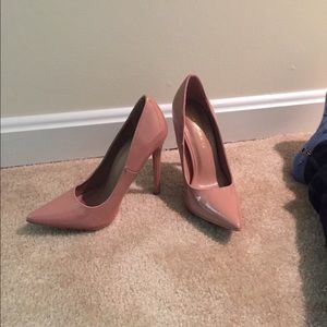 nude pumps