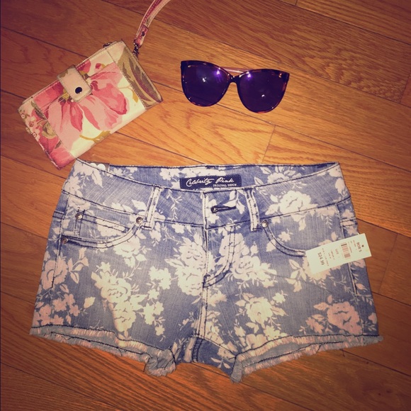 Celebrity Pink Jeans printed shorts - Picture 1 of 3