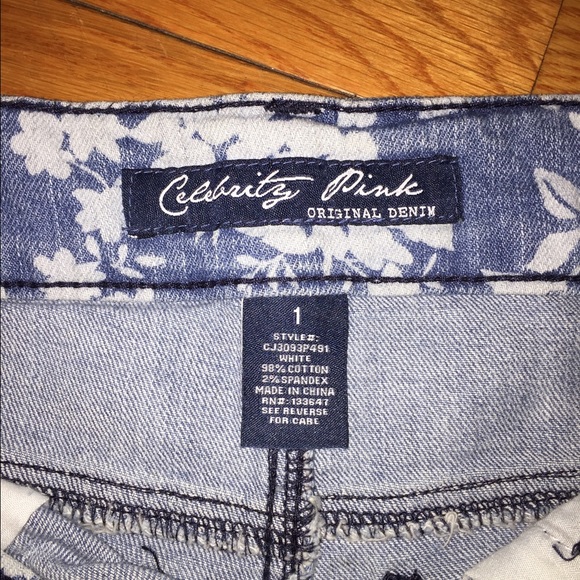 Celebrity Pink Jeans printed shorts - Picture 3 of 3