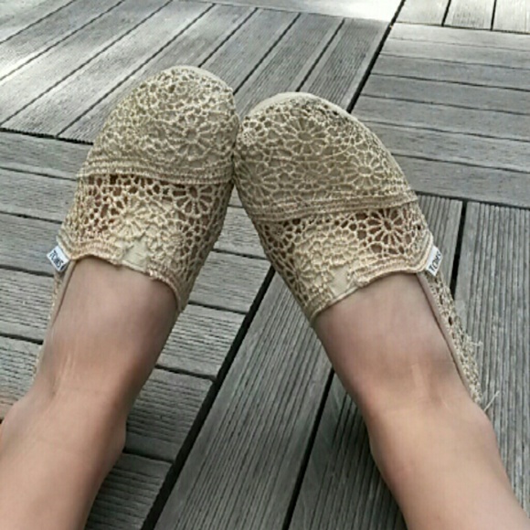 Off-white TOMS flats