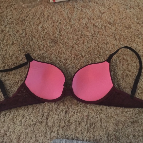 Adorable maroon bra - Picture 2 of 2