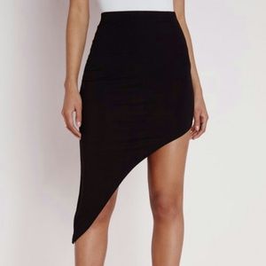Asimetric skirt
