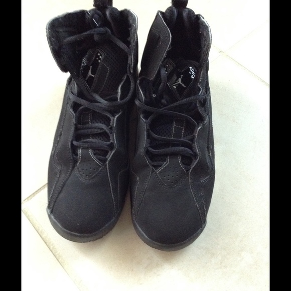 Jordan size 6.5 youth good condition