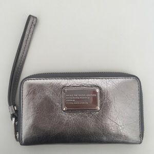 MARC by Marc Jacobs Silver iPhone Wristlet Wallet
