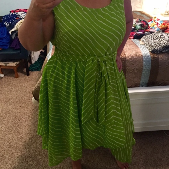 GREEN WHITE DRESS - Picture 2 of 4