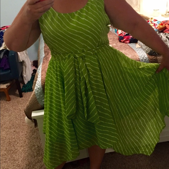 GREEN WHITE DRESS - Picture 3 of 4