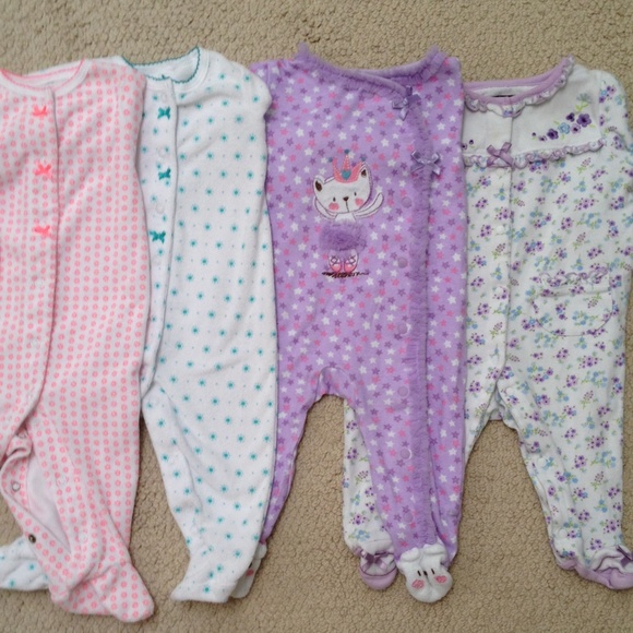 🚫SOLD❌ @nursenema🎀4 cute Baby Onesies 6 months