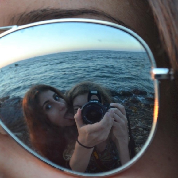 meet your seller 👽 - Picture 4 of 4