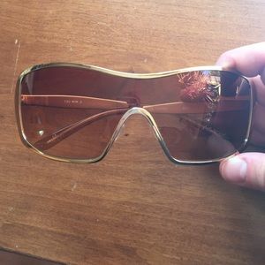 Oakley Remedy Polished Gold sunglasses! ⚡️