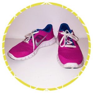 ⭐️️NIKE FREE RUN 3 women's size 7⭐️