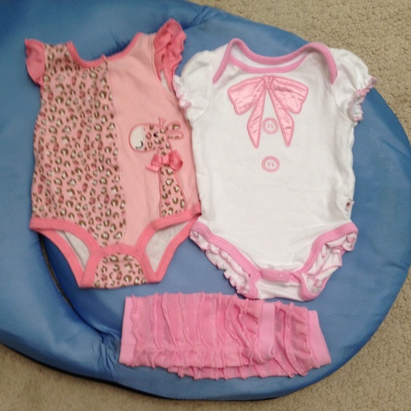 🚫SOLD❌nursenema🎀very cute baby onesie set +