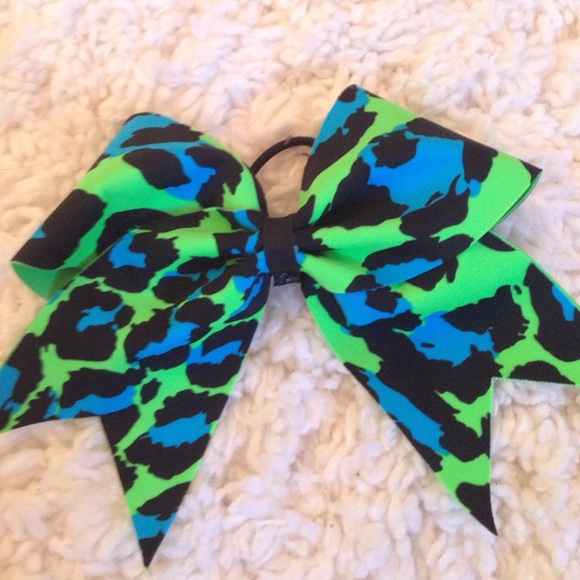 Green and blue bow