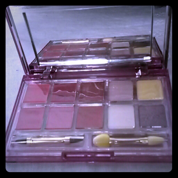 ESTEE LAUDER BALI DREAM LIP AND EYE COLOR PALETTE