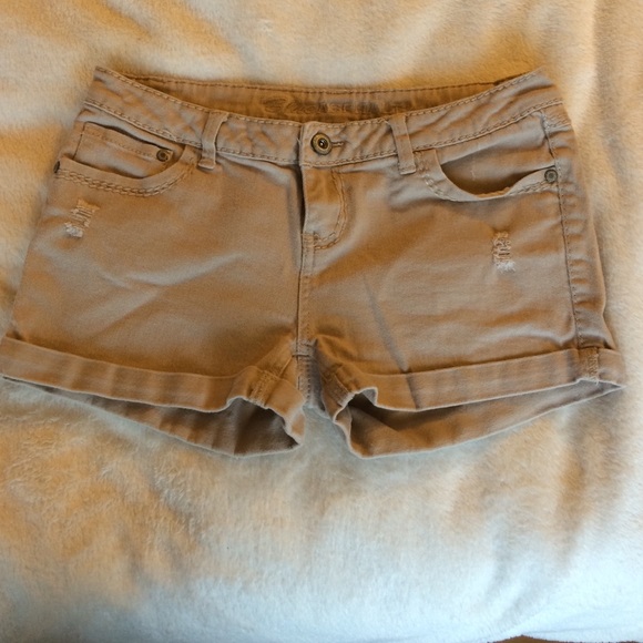 Beige denim shorts with stretch