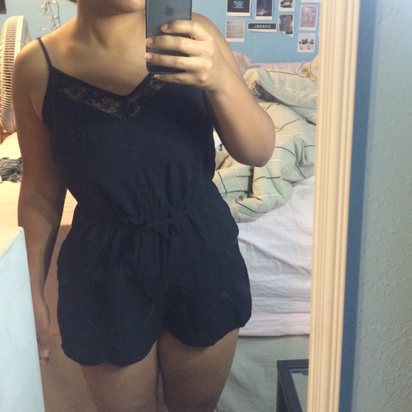 🚨SOLD🚨 H&M • black v-neck romper with lace