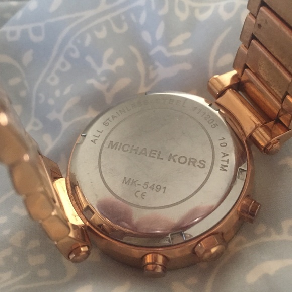 Rose gold Michael Kors watch - Picture 3 of 4
