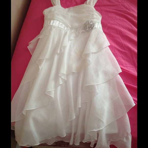 Amy's closet white kids dress.