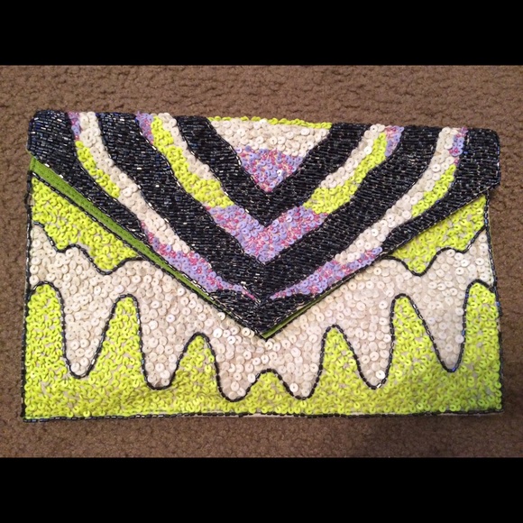 Nila Anthony Clutch