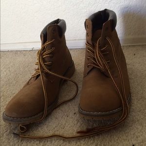 PacSun Women's tan lace up work boots"