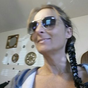 Meet your Posher, Della