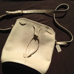 🎀 1OO% Authentic Coach Drawstring Bucket Bag 🎀