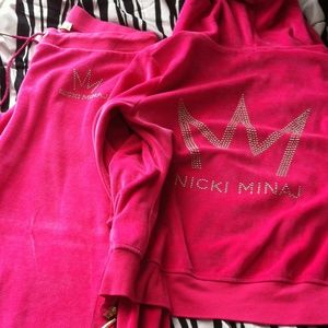 Nicki minaj Jogging suit!