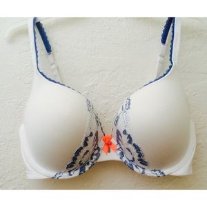 Victoria's Secret Body by Victoria Bra