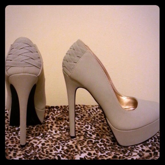 Grey lattice heel shoes! NWOT