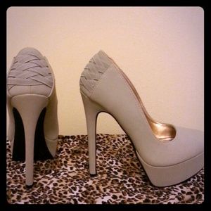 Grey lattice heel shoes! NWOT