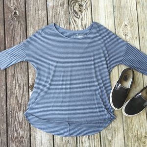 American Eagle gray stripe jegging shirt