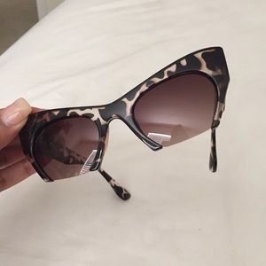 Leopard Cat Eye Sunglasses