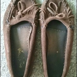 *SOLD* Minnetonka moccasins