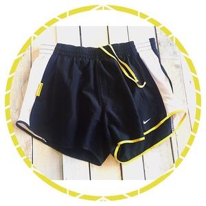 ⭐️NIKE RUNNING SHORTS WOMEN'S SIZE MEDIUM⭐️