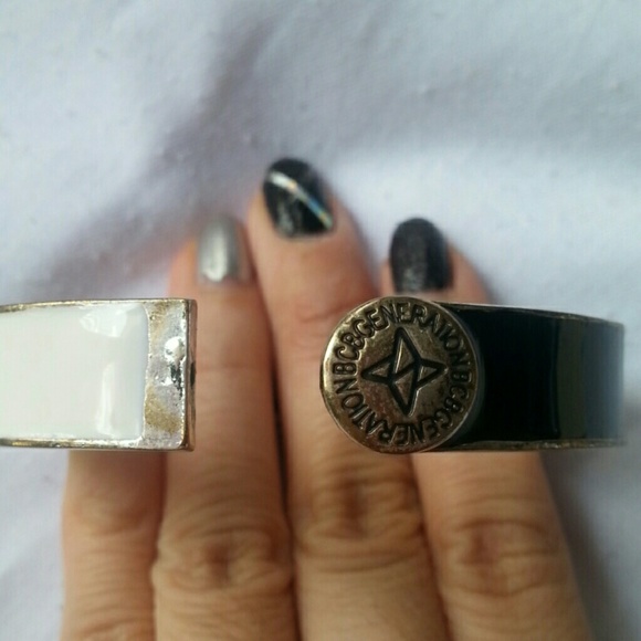 🎉3 for $15🎉 BCBGeneration Black & White Bracelet - Picture 2 of 3