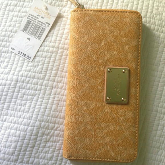 Michael Kors Zip Wallet