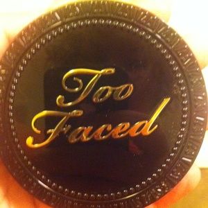 Too faced powder