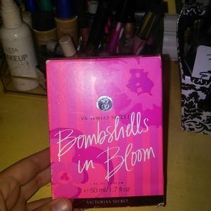 ??????Bombshells in Blossom??????