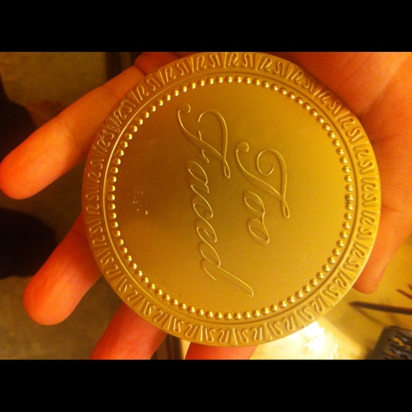 Too faced bronzer