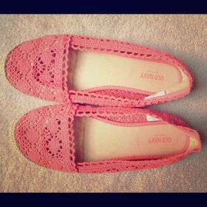 Woman's size 8 old navy pink crochet flats