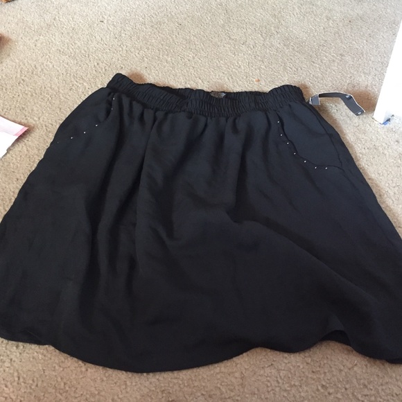 Super cute black skirt