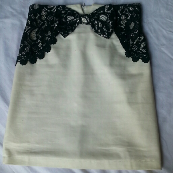 💓NWOT Cream Bow Skirt