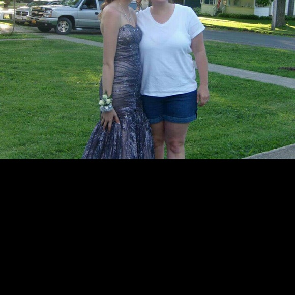 Prom dress !!! - Picture 3 of 3